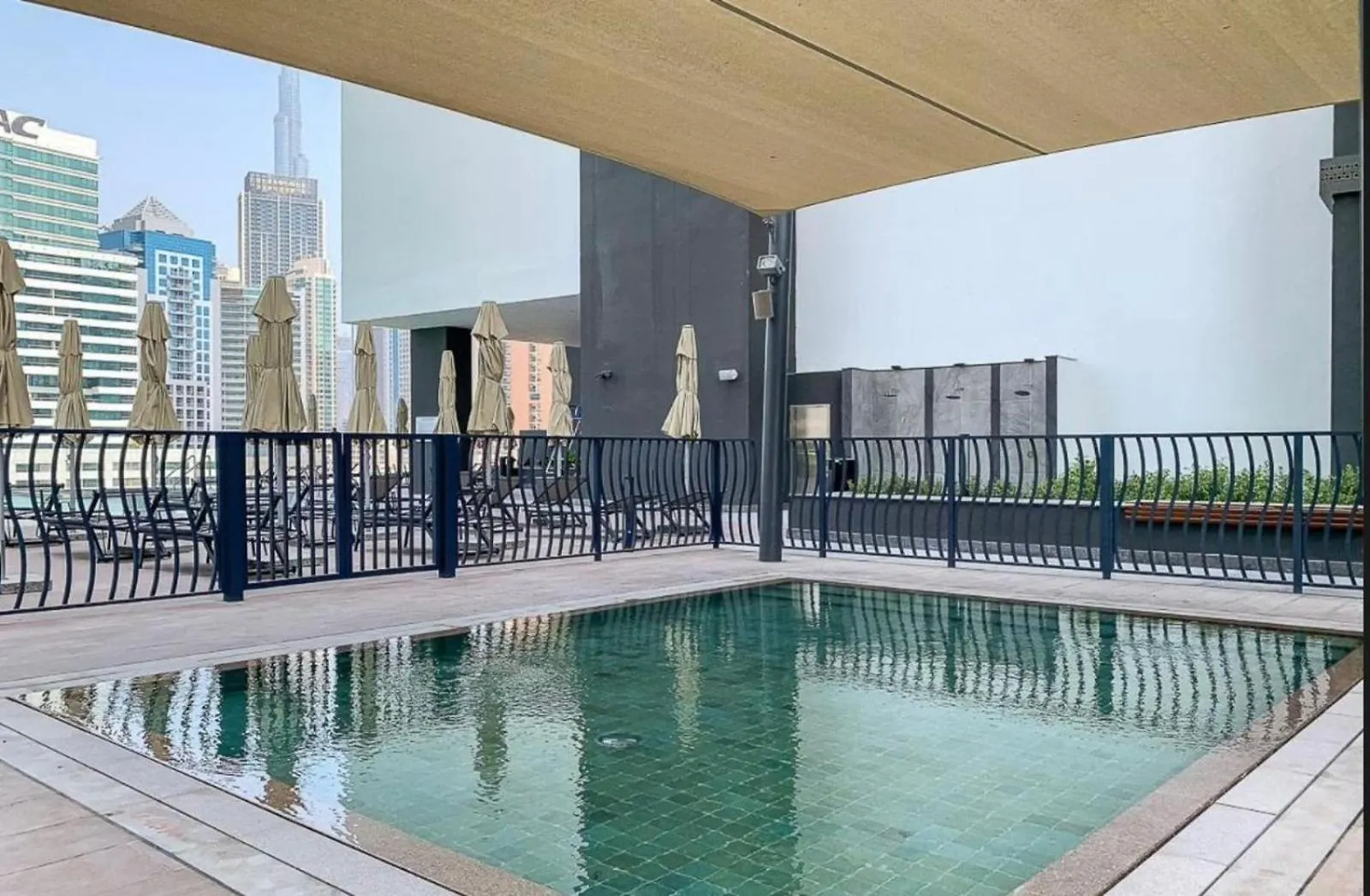 Waves - Modern Studio With Balcony In Business Bay Dubai
