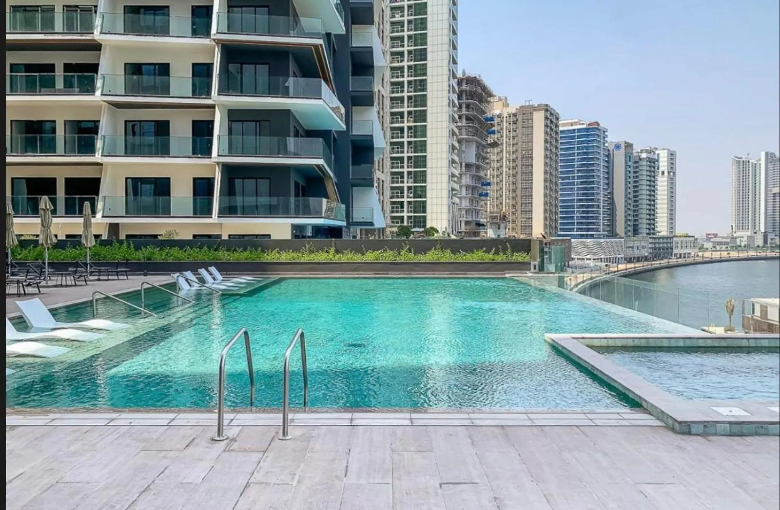Waves - Modern Studio With Balcony In Business Bay Дубай Апартаменты