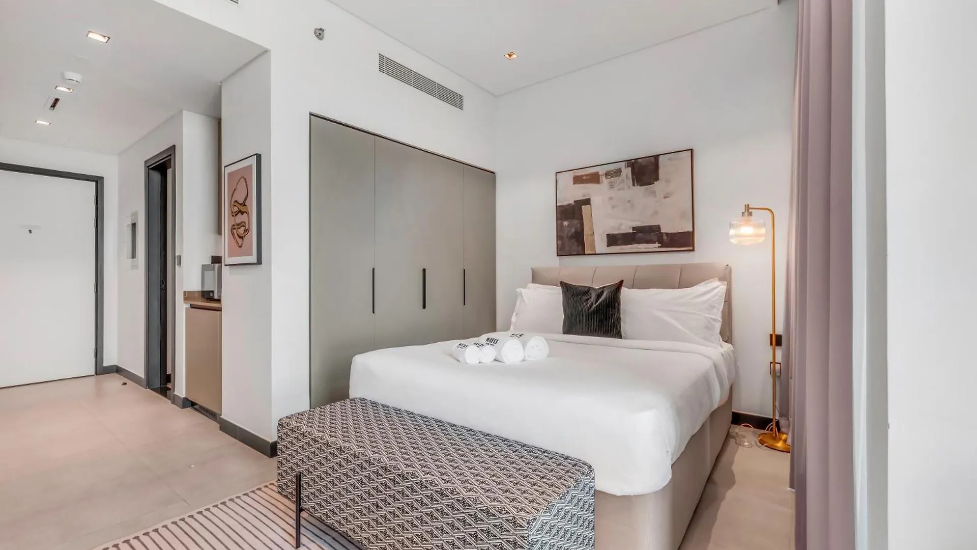 Waves - Modern Studio With Balcony In Business Bay Дубай 0*,
