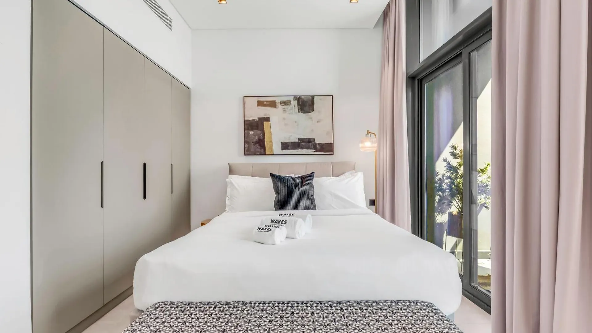 Waves - Modern Studio With Balcony In Business Bay Дубай